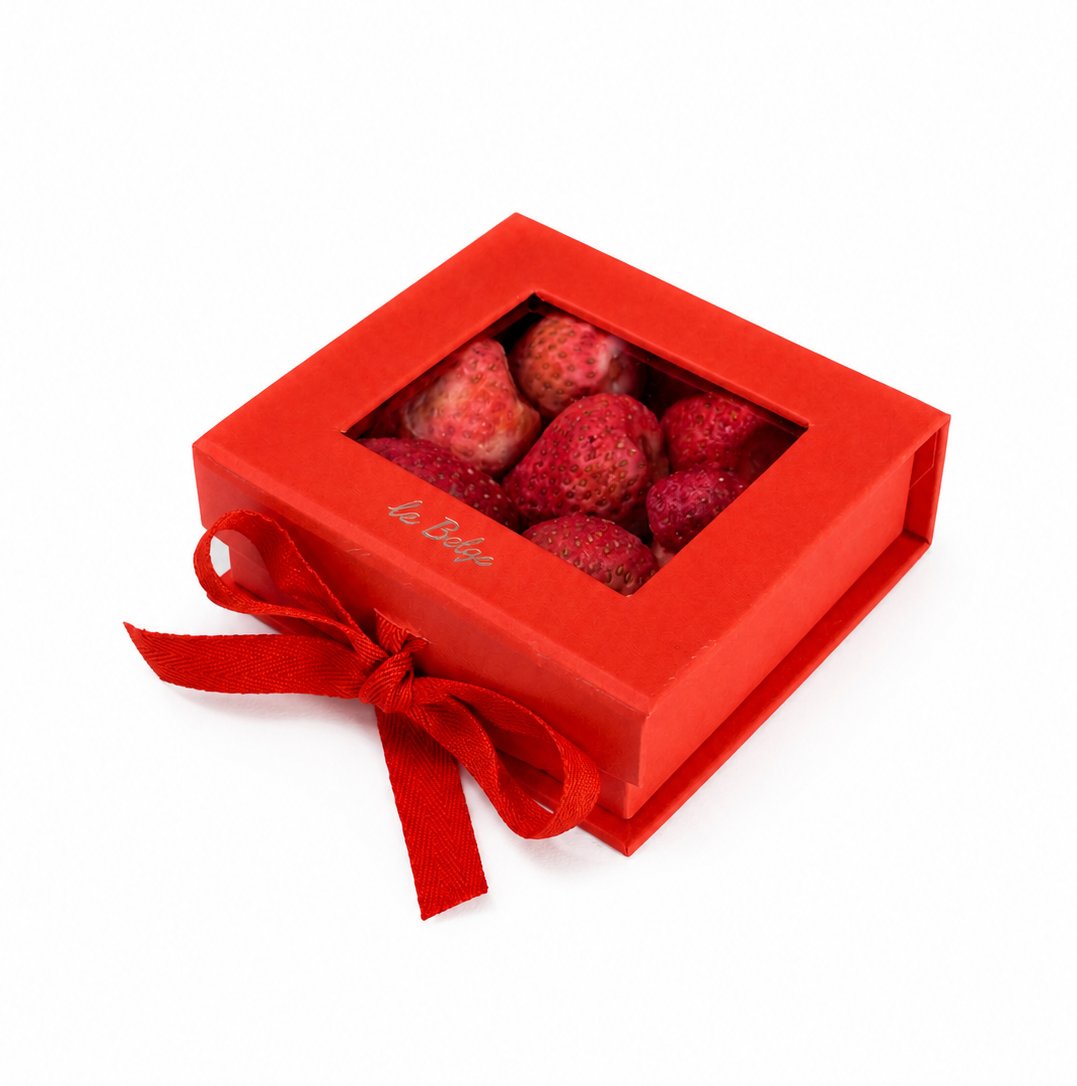 Closed dried strawberry favor box by La Belge